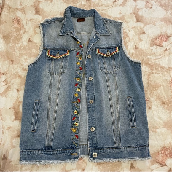 Pol distressed embroidery Jean vest - Picture 2 of 10